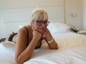 Fancy hot sex with mature lady?